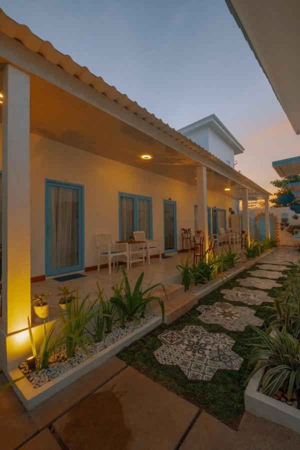 Sunnydays Homestay Jepara Buitenkant foto